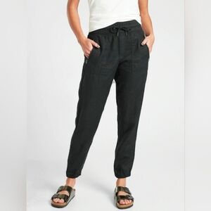 Women's black linen jogger